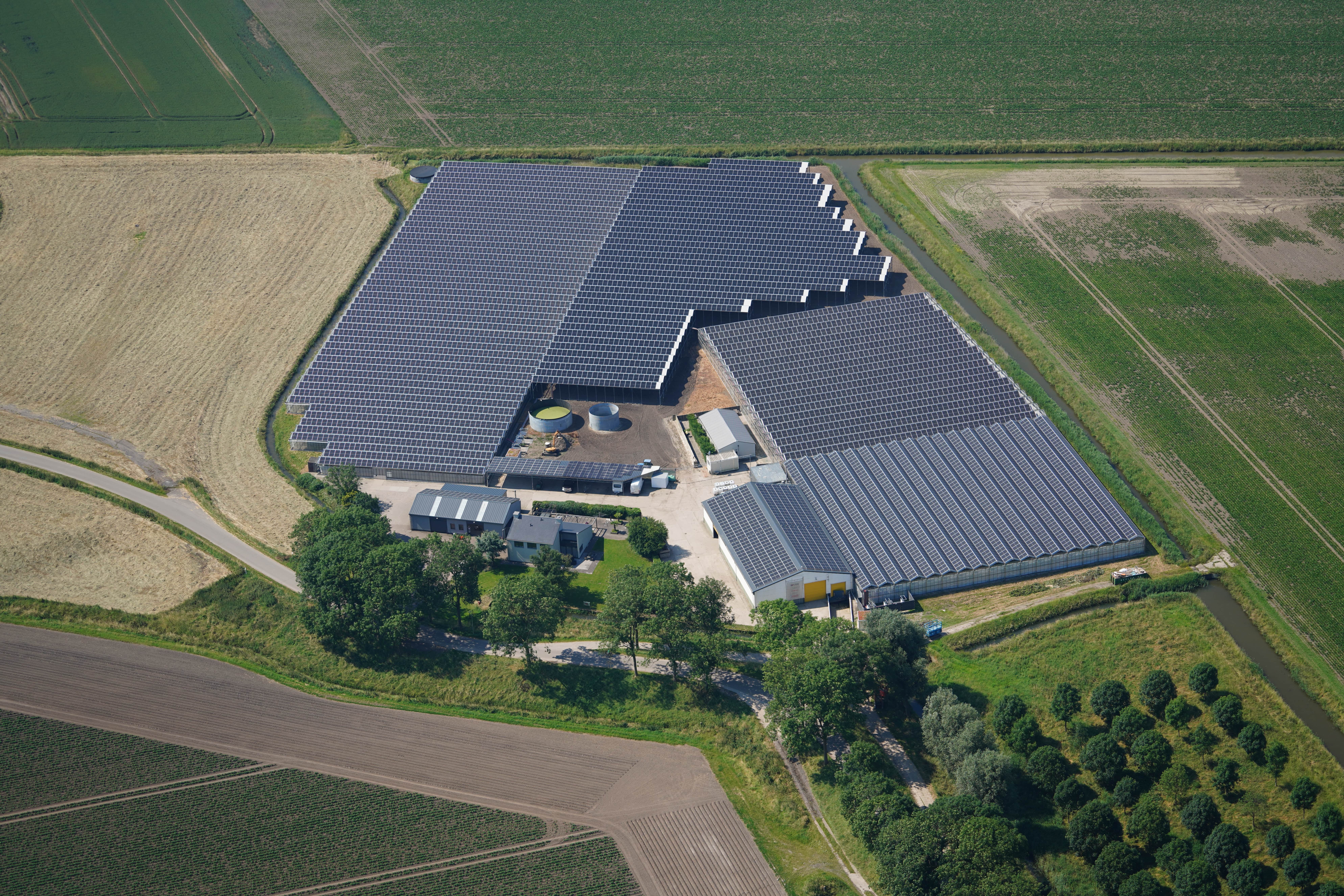 Full-Coverage Roof Solar